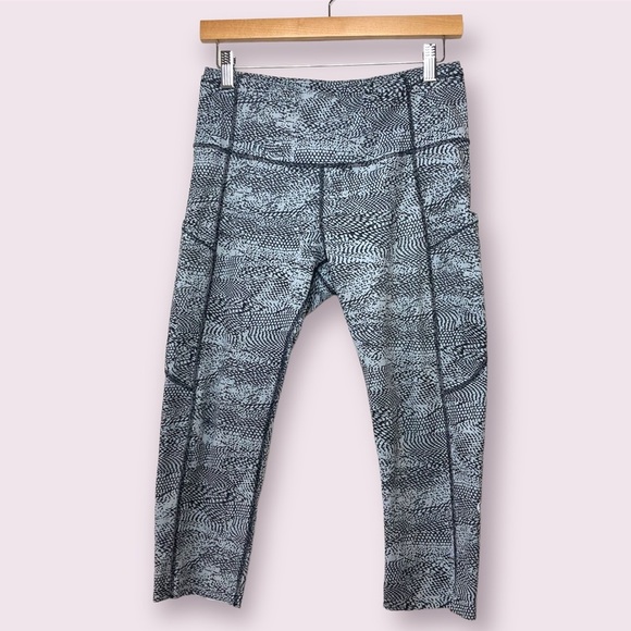 Lululemon Fast and Free High Rise Crop 23" Dimensional Icing Blue Multi - Picture 2 of 4